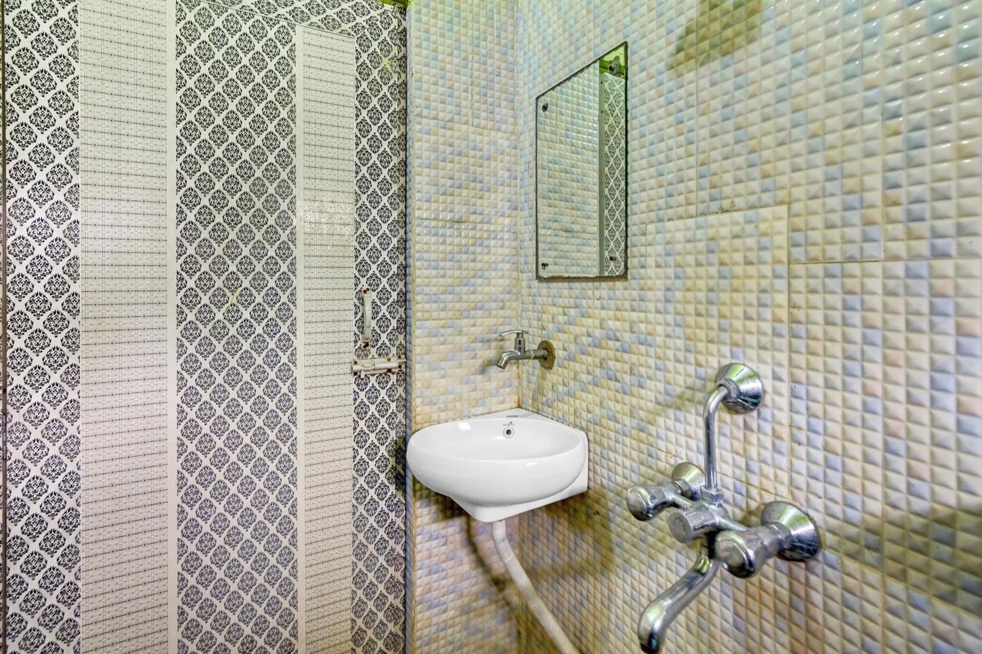 Hotel O Ankit Guest House Калькутта Экстерьер фото